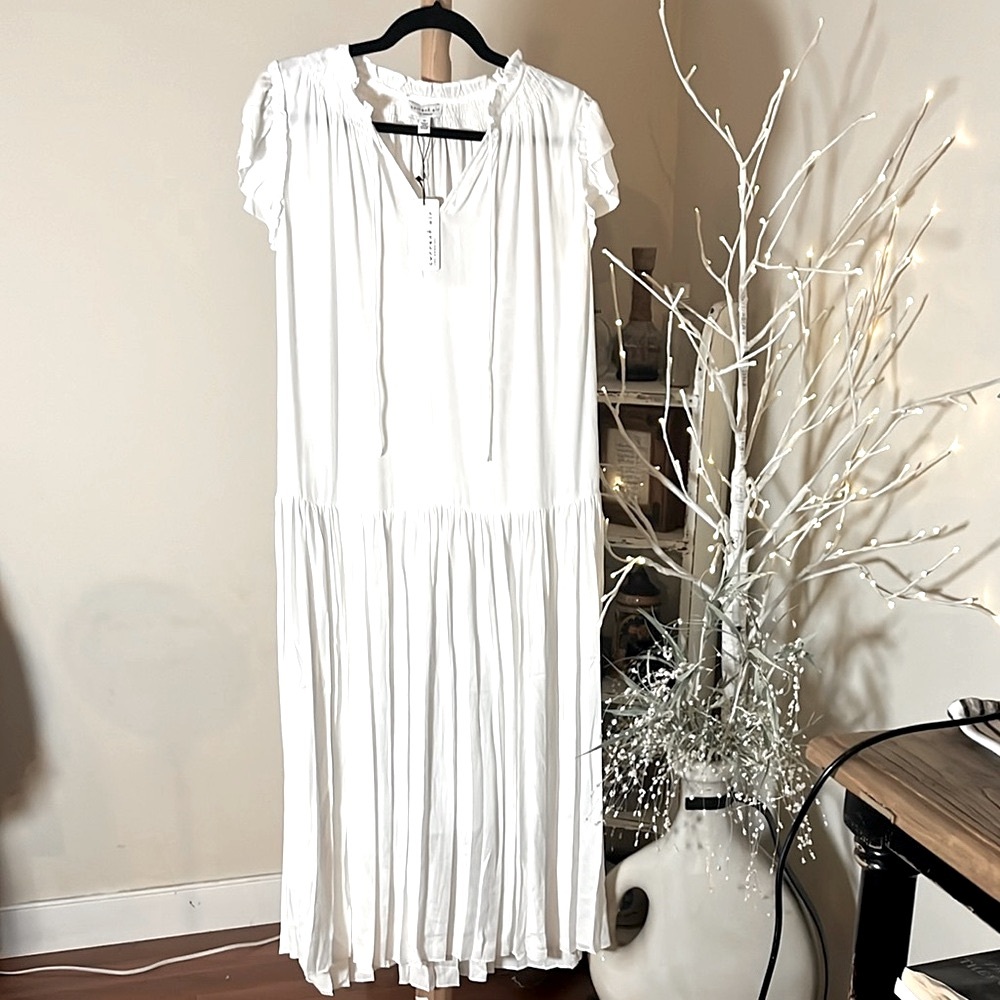 NWT Current Air M Gorgeous White Dress w/split vneck w/ties,ruching on collar.